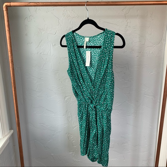 Francesca’s Edith Front Knot Romper - Picture 2 of 6